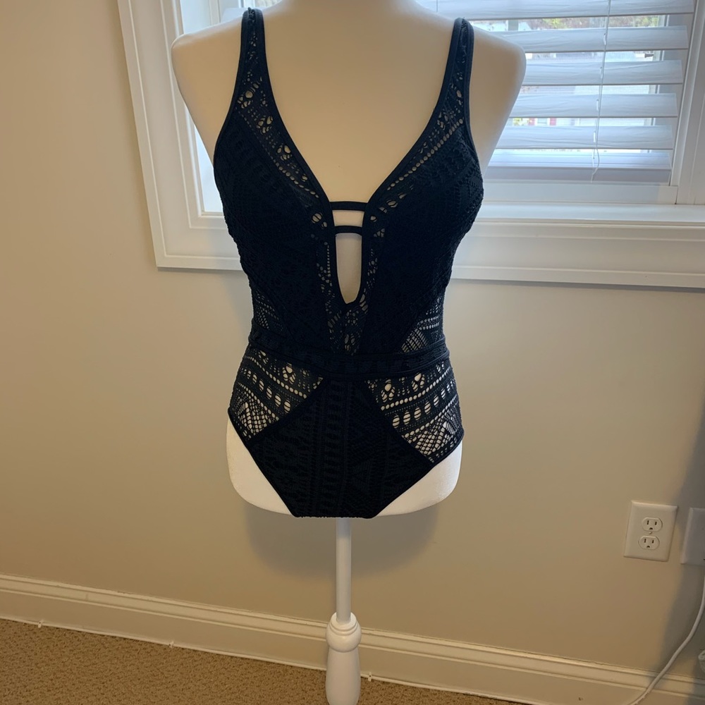 Becca plunge swimsuit size small
